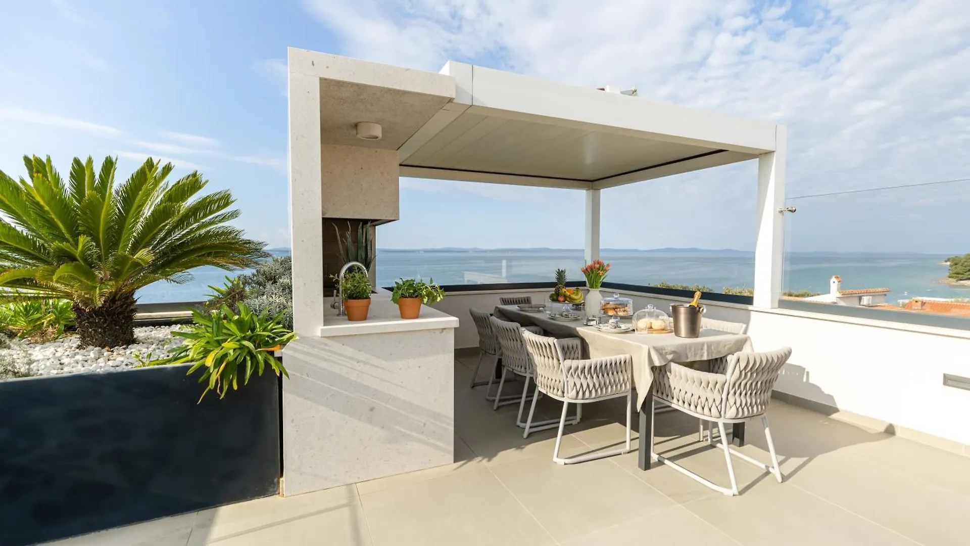 Luxury Apartment Daniela Kozino 0*,